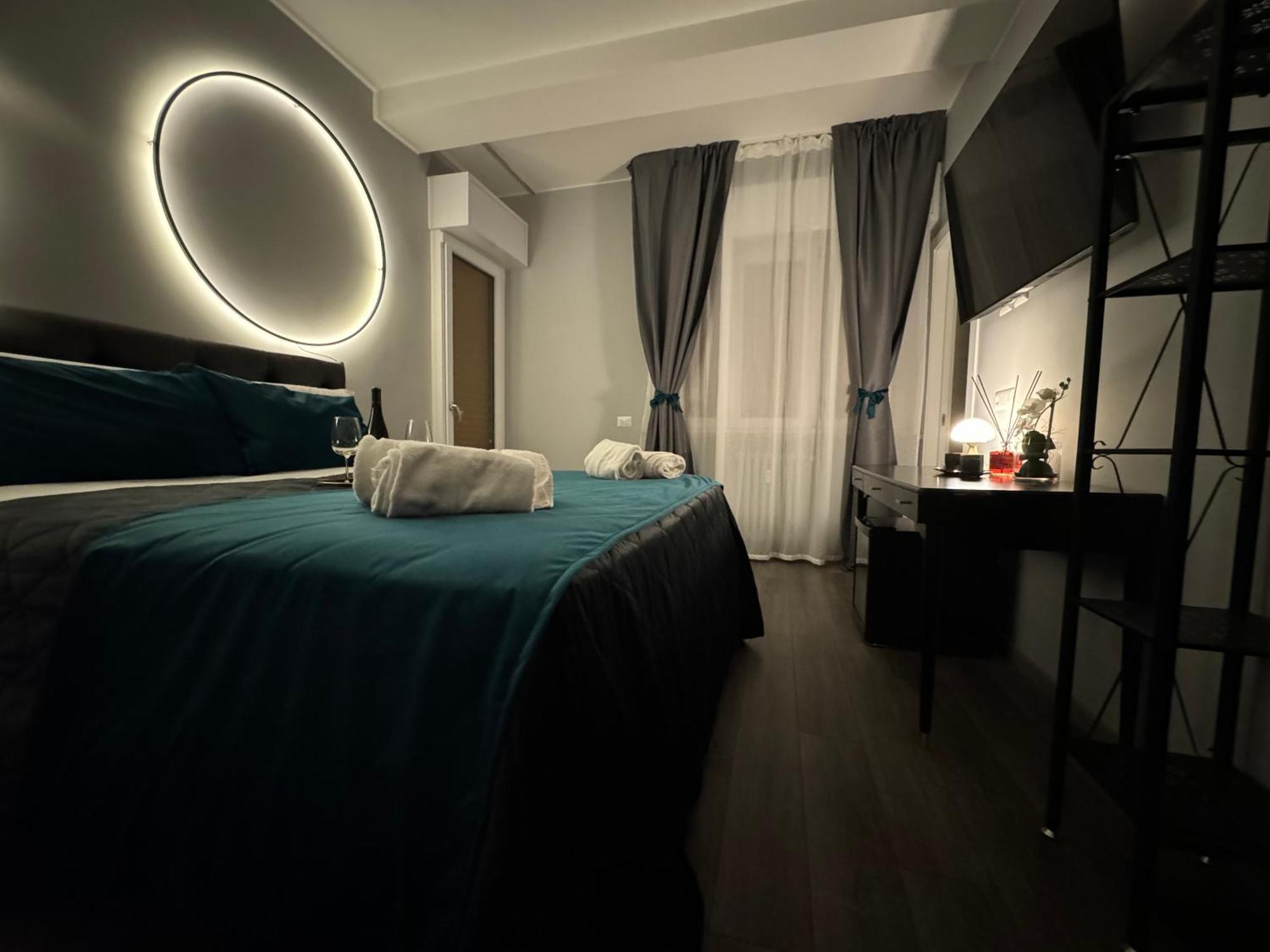 Meg Glamour Vicino I Navigli Milan